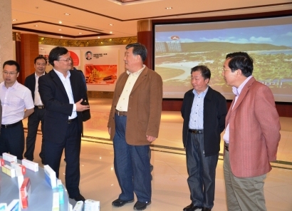 全國(guó)政協(xié)科教文衛(wèi)體委員會(huì)副主任、中國(guó)文聯(lián)副主席、中國(guó)音樂(lè)文學(xué)學(xué)會(huì)主席陳曉光參觀考察仁和集團(tuán)