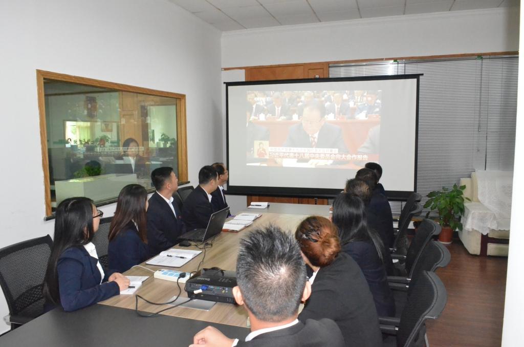 1508306400199092648.jpg 仁和集團(tuán)干部員工認(rèn)真收聽收看十九大開幕盛況 (2).jpg