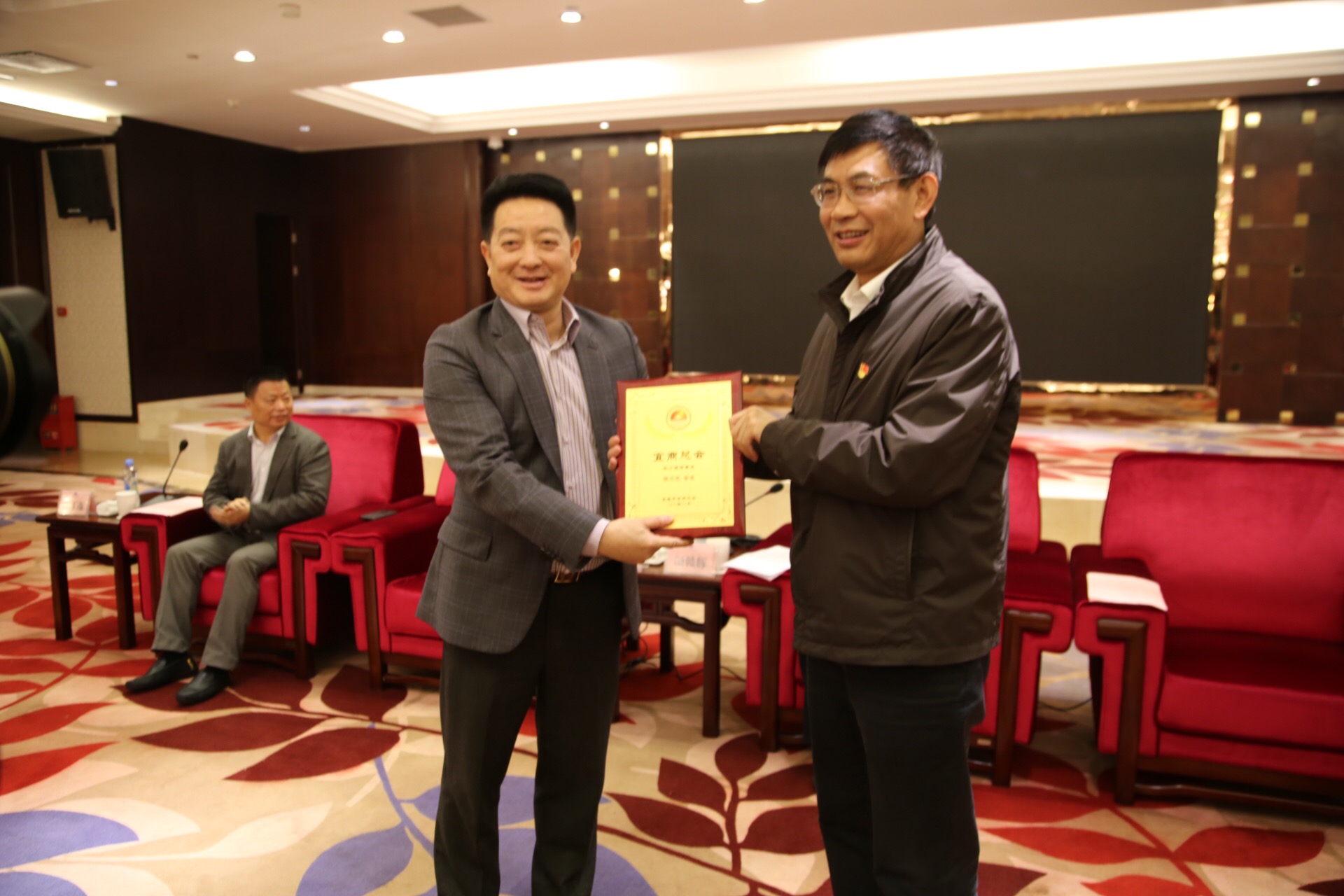 1511935756429057634.jpg 楊文龍董事長再次當選為宜春市宜商總會會長 (1).jpg